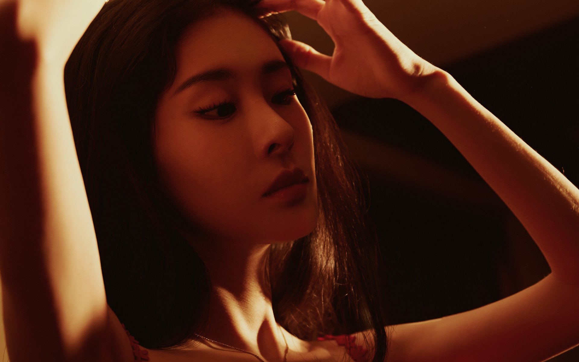 自行车下坡赛成都赛区,选手飞跃障碍夺冠,自行车下坡最快速度