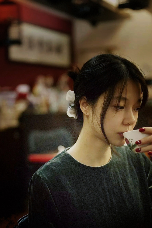 爱游戏综合娱乐-中国女足出战国际赛事 喜获鼓舞 成绩遥遥领先，中国女足队员获国际足联