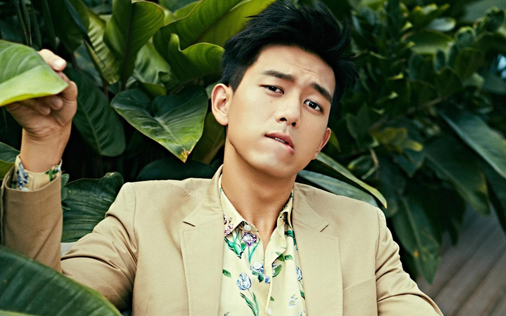 爱游戏电竞官网-南安普敦主场失利，球员表现受批评，主教练要求加强训练提高球队形态