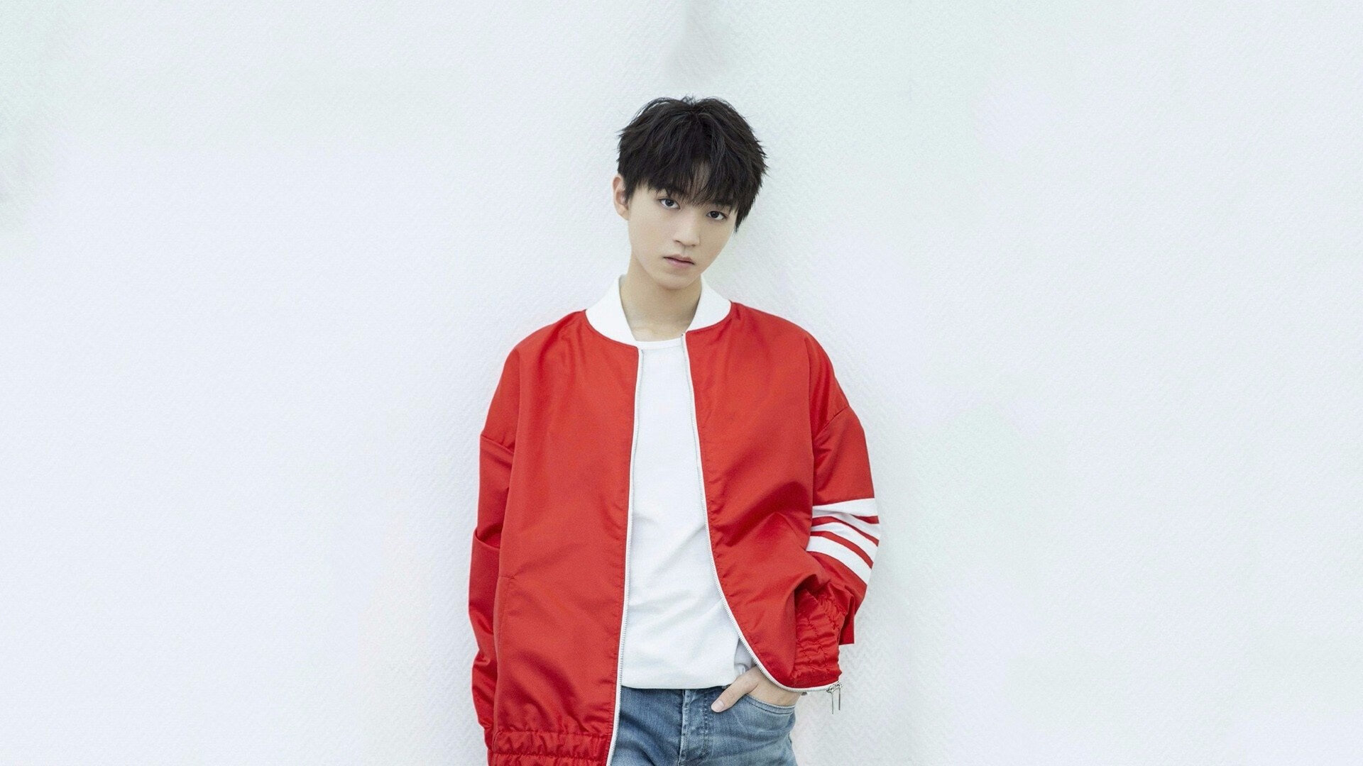 战绩不俗球队交锋,实力对决点燃球场热度,球队对比