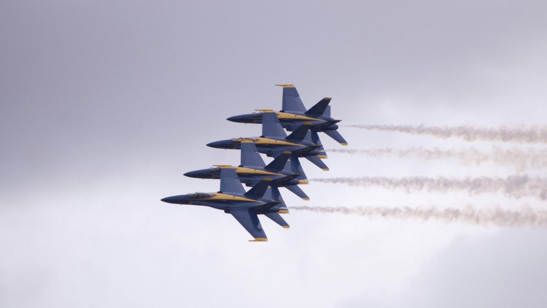 “高新体育中心:篮球赛精彩不断,决战即将来临”